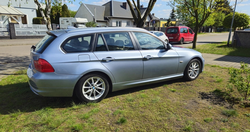BMW Seria 3 cena 28500 przebieg: 305000, rok produkcji 2011 z Wągrowiec małe 137